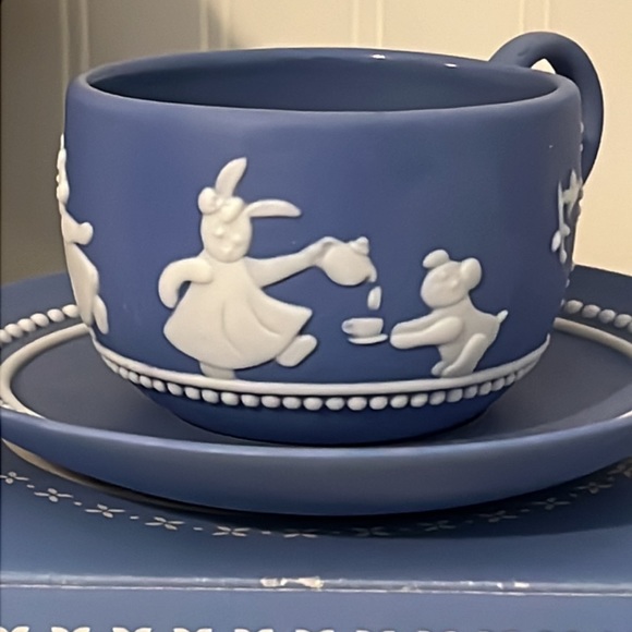 Muffy Vanderbear tea cup & saucer in box spot of tea - Picture 2 of 9